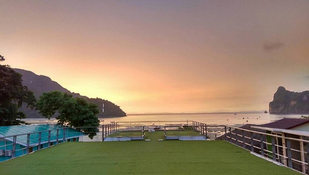 The Beacha Club Hotel Phi Phi-eilanden Buitenkant foto
